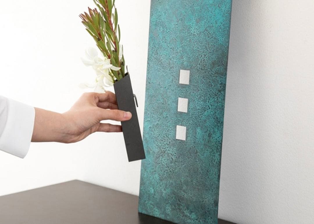 高岡銅器 on the wall 花緑青(はなろくしょう)