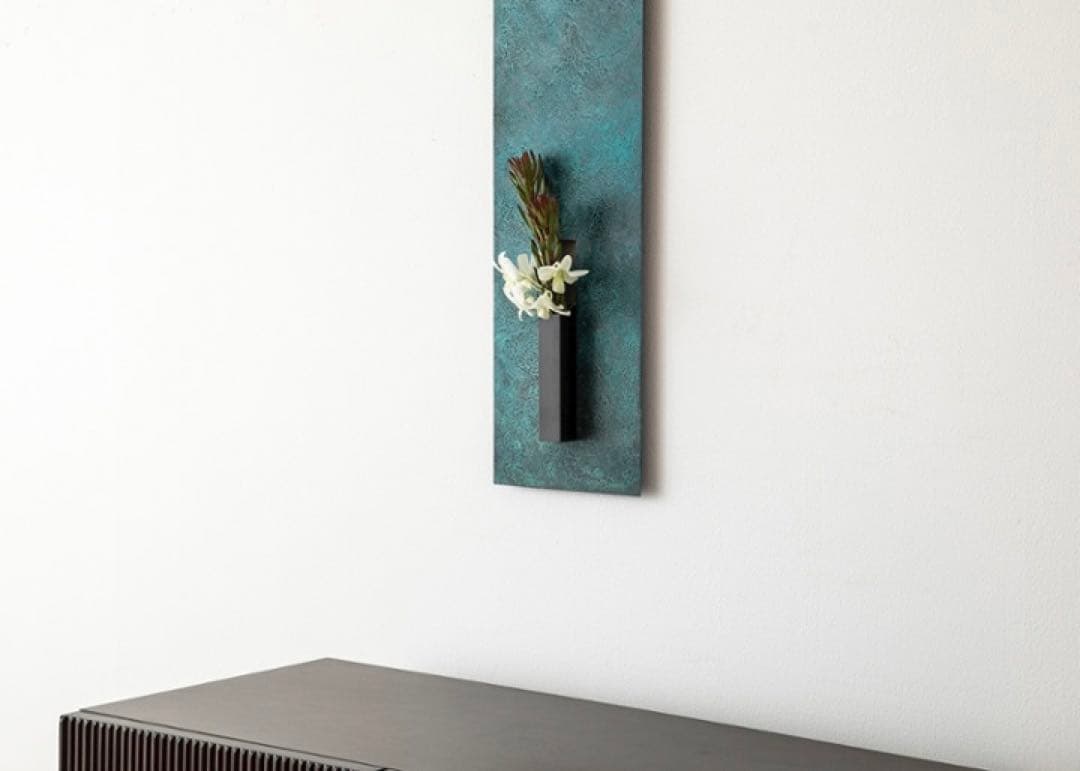 高岡銅器 on the wall 花緑青(はなろくしょう)