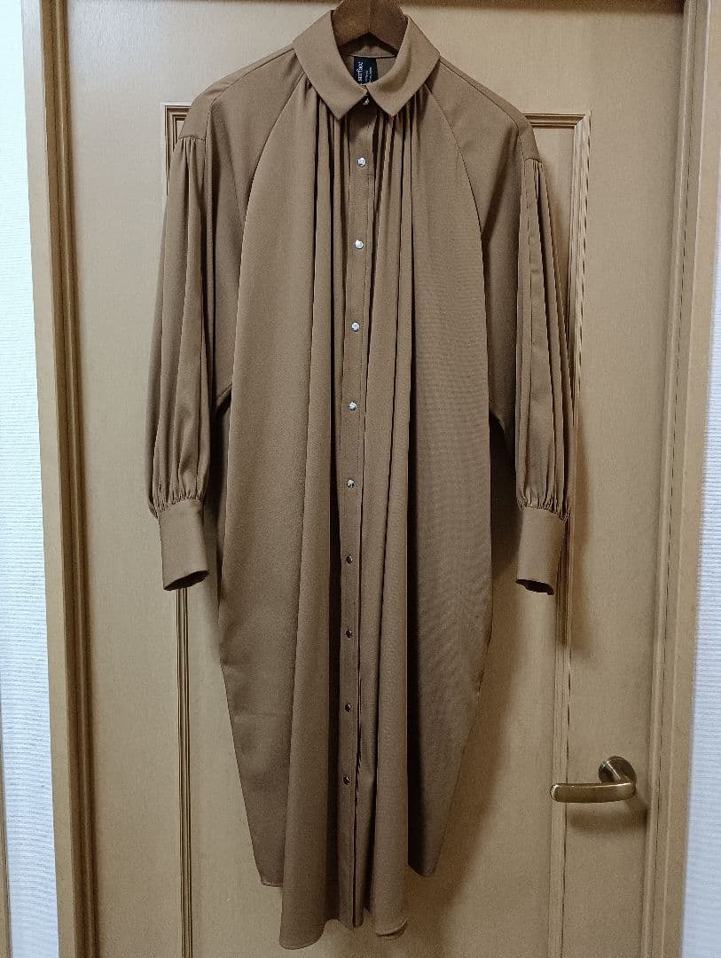 未使用品 support surface ワンピース　キャメル