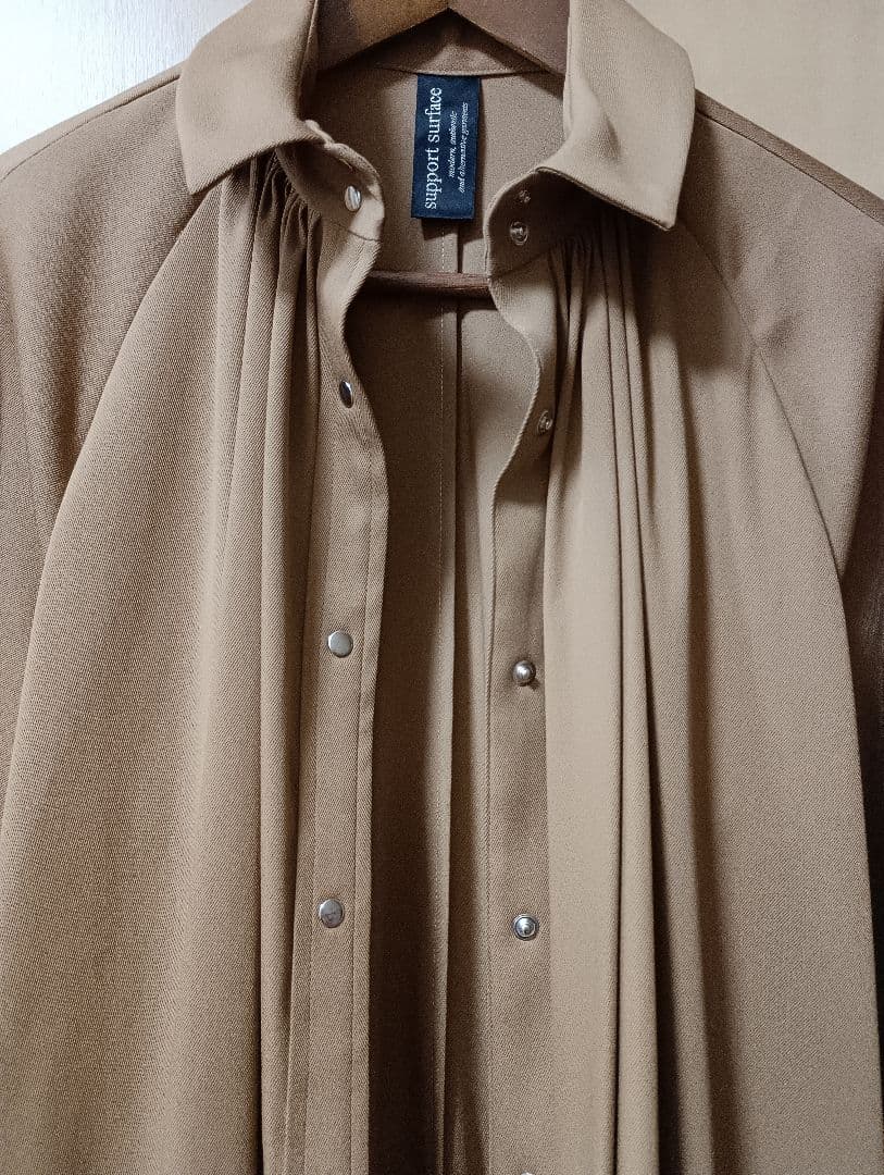 未使用品 support surface ワンピース　キャメル