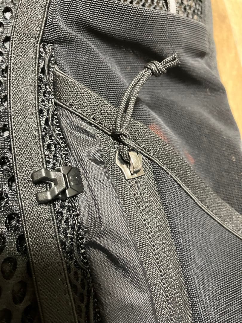 【新品　試着のみ】SALOMON ACTIVE SKIN 8 ブラック Sサイズ