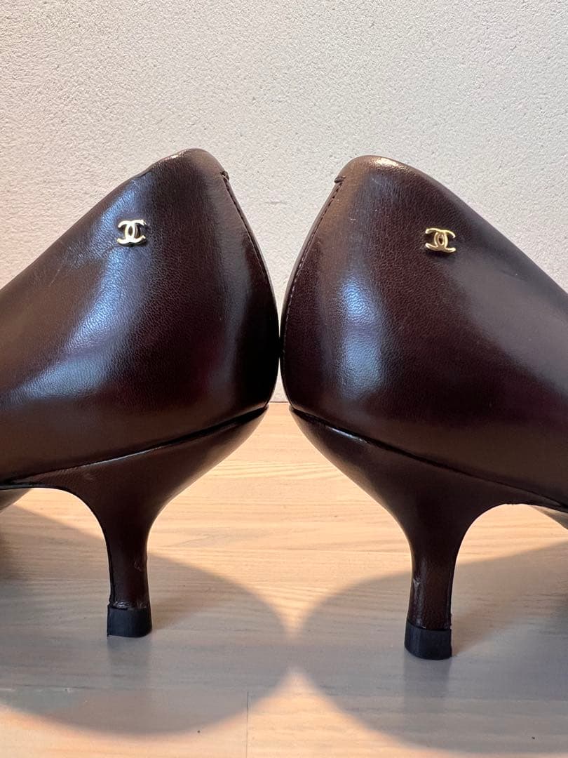 CHANEL ブラウン ポインテッドトゥ パンプス 37 1/2 C