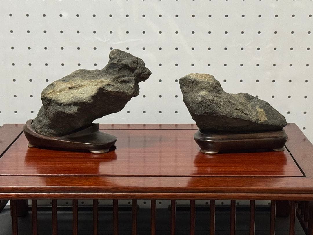 水石 雷鳥石 天然石 仙見川石 仙見石 新潟県産 2点セット 木製台座付き