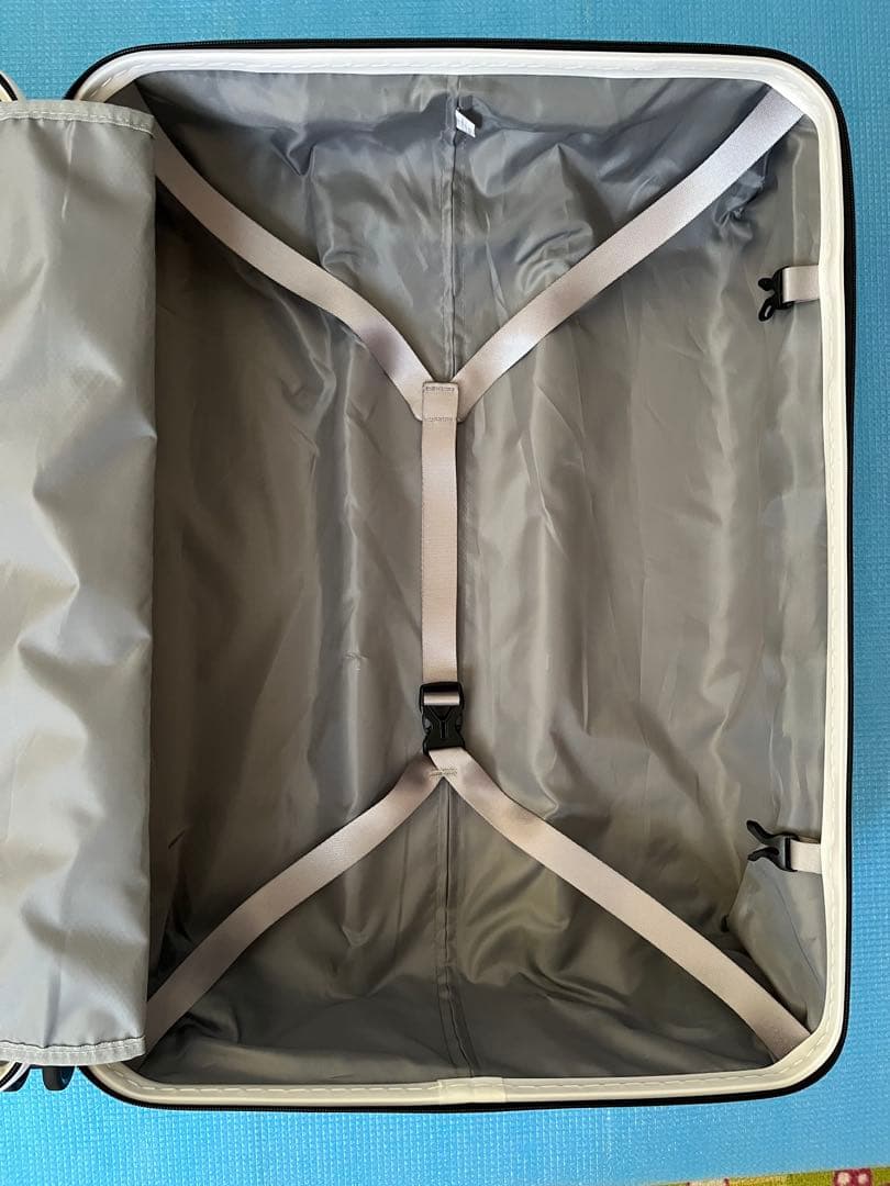 ACE キャリーケース　ホワイト　64L