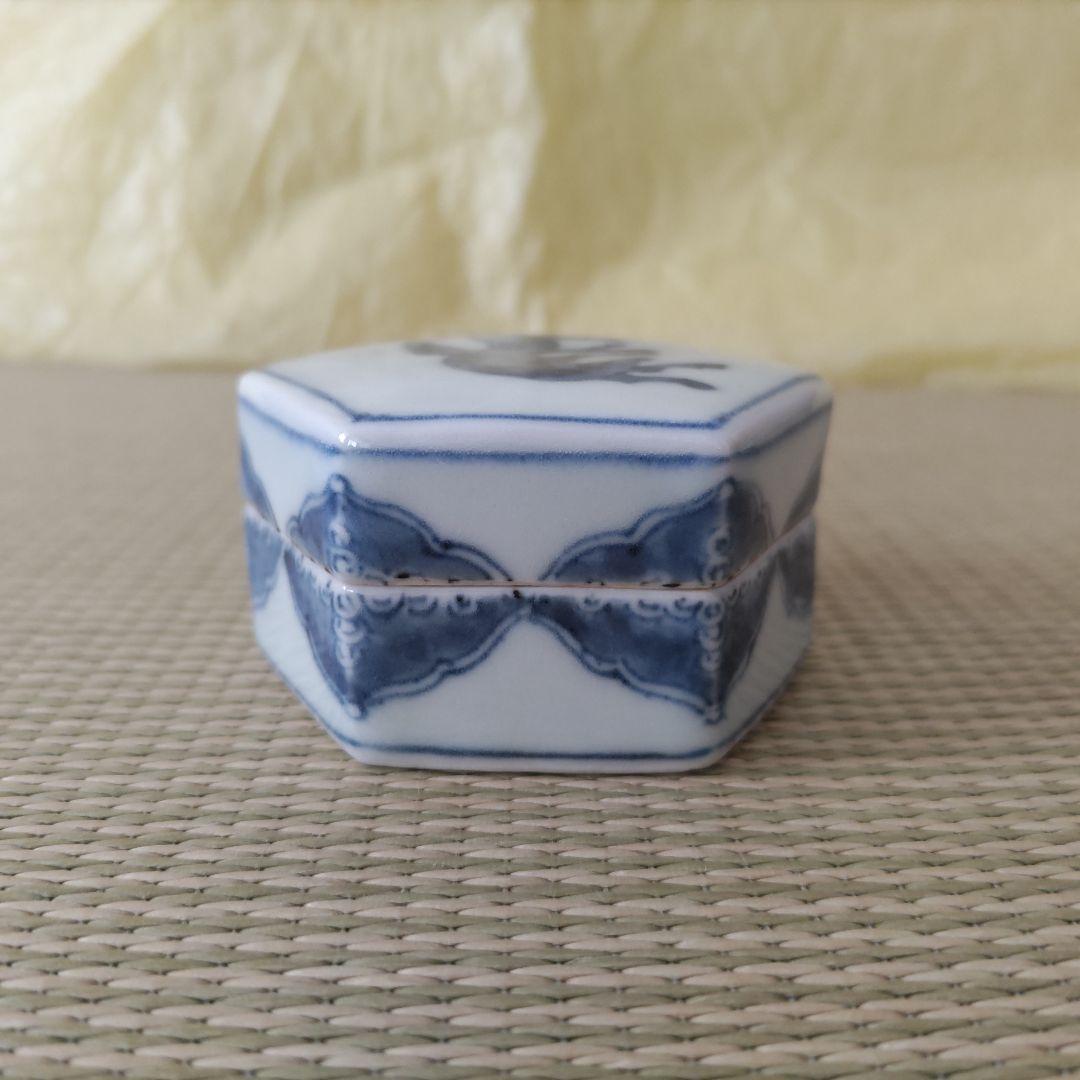 林邦佳　青花馬図六角香合　共箱　御物袋　茶道具　未使用　午香合