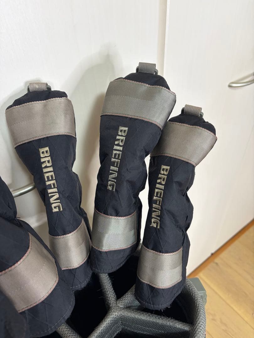 ブリーフィング　キャディバック&ヘッドカバーフルセット　キャップおまけ付き