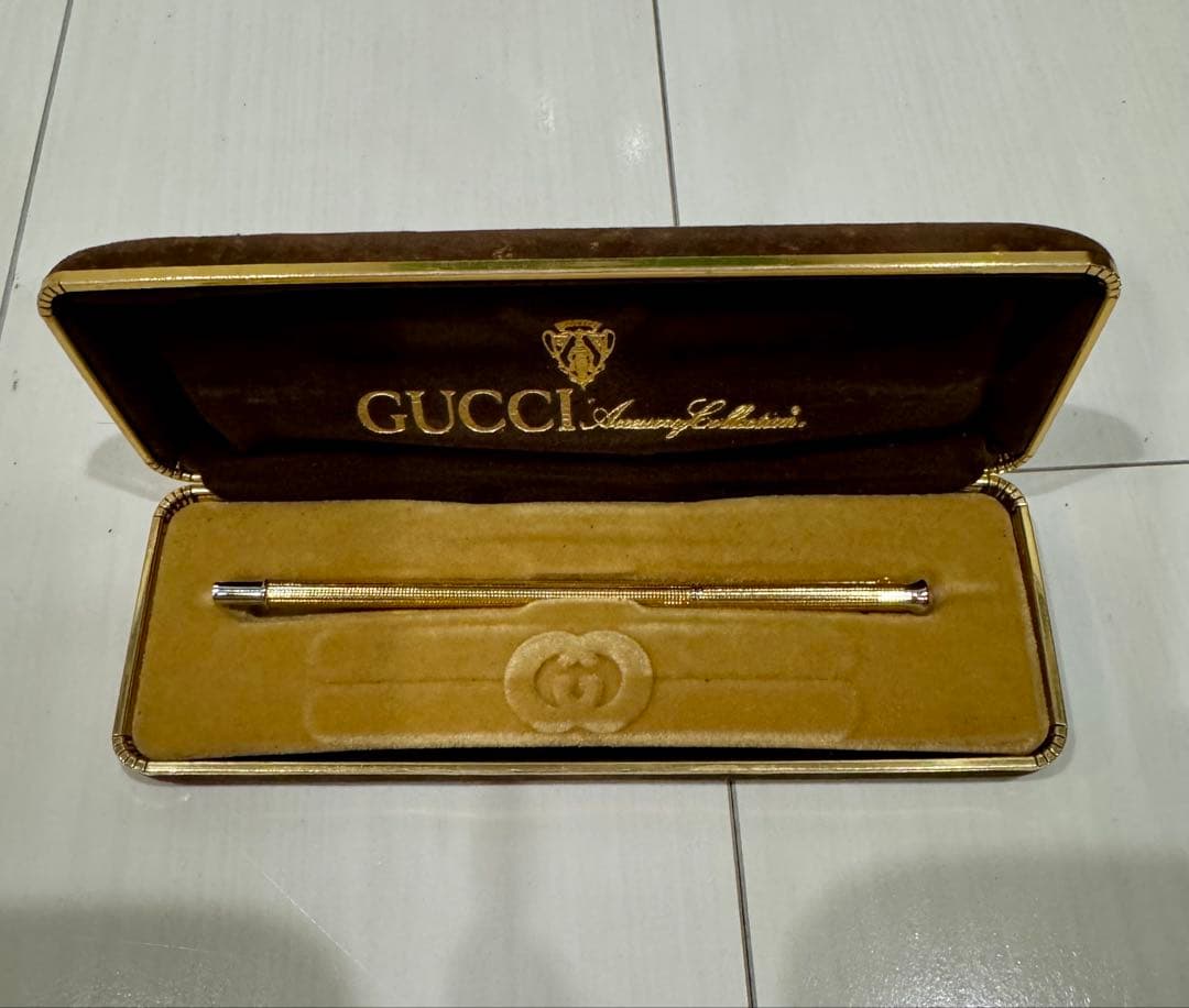 GUCCI グッチ Gタイムレス ブラックメンズ時計 ※オマケ付き（ボールペン）