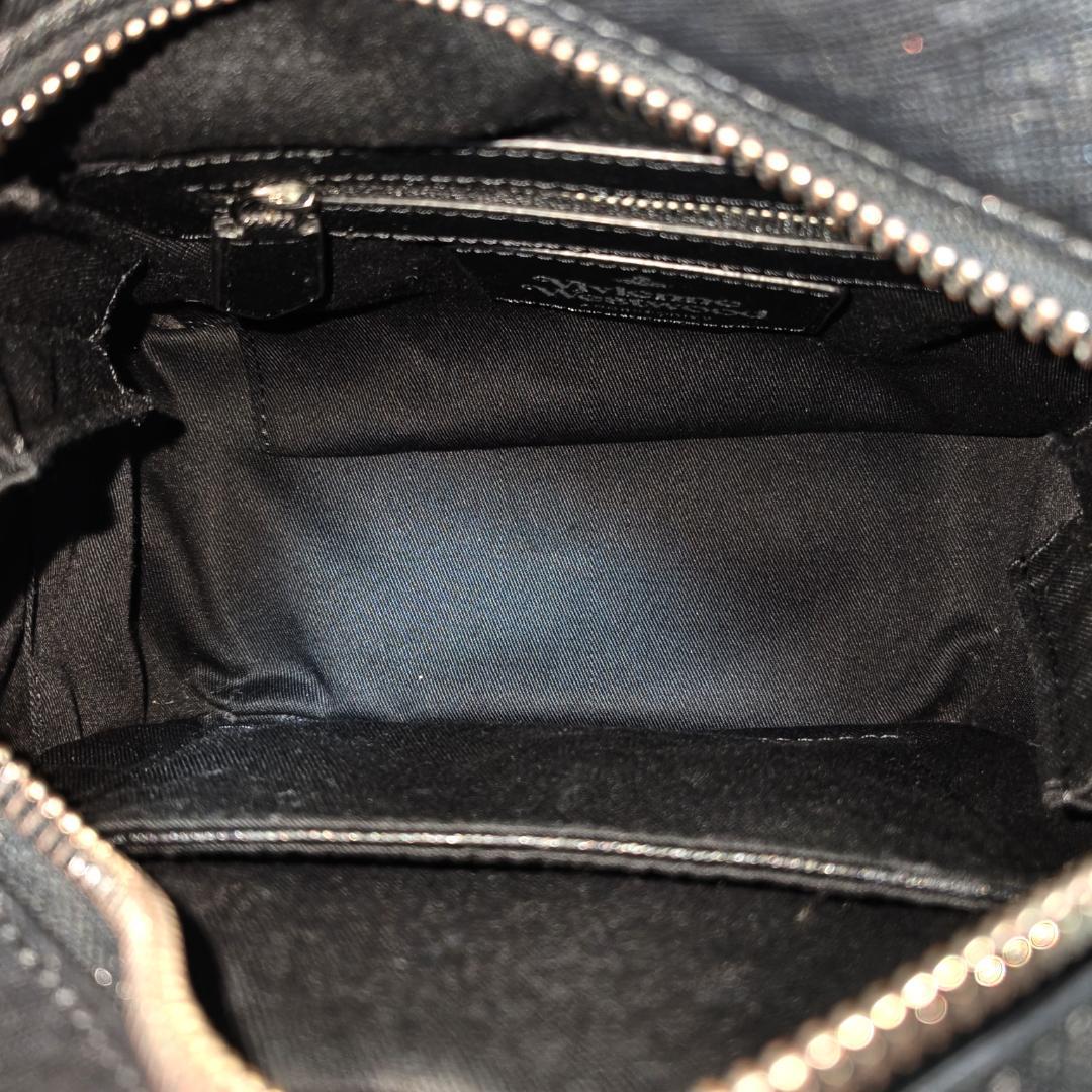 美品 ヴィヴィアンウエストウッド ミニリュック 本革 サフィアーノレザー 黒