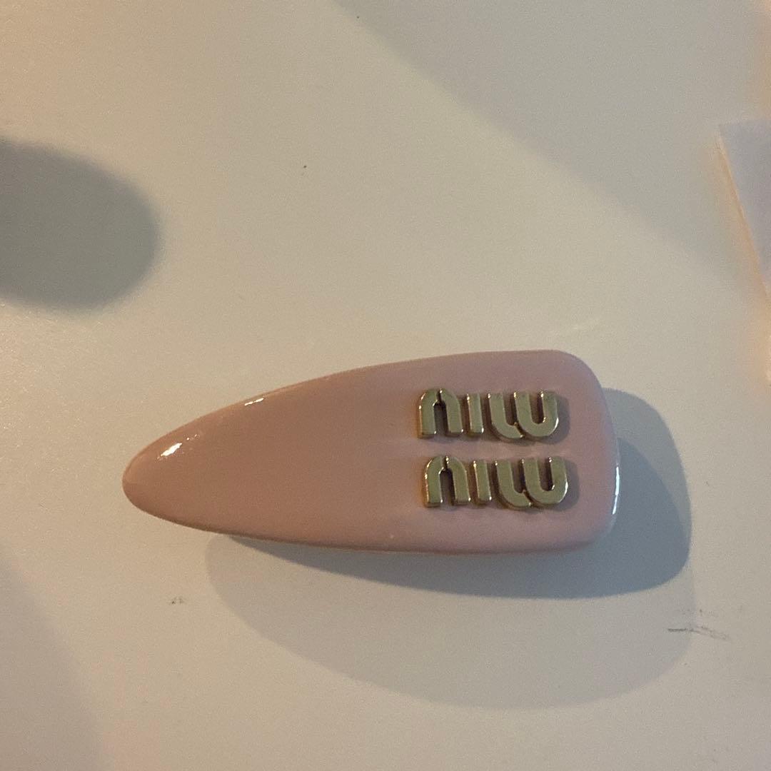 MIUMIU パテントレザー ヘアクリップ バレッタ