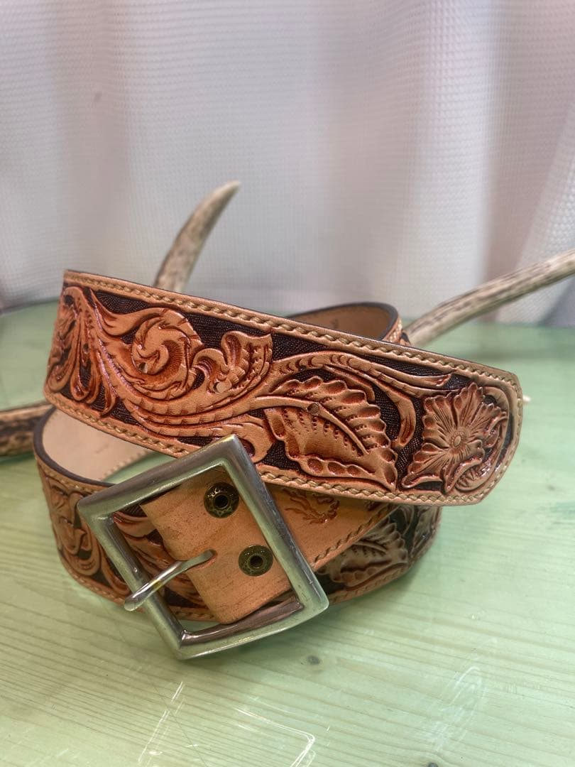 レザー製花柄彫刻ベルト