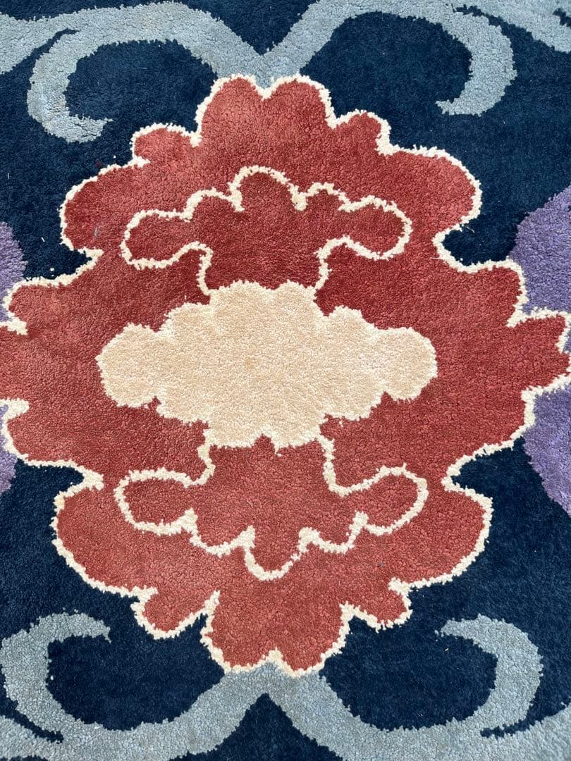 新鍋島緞通　吉島敷物　座布団　牡丹唐草文　中紺地　四角形　座布団 段通 ③