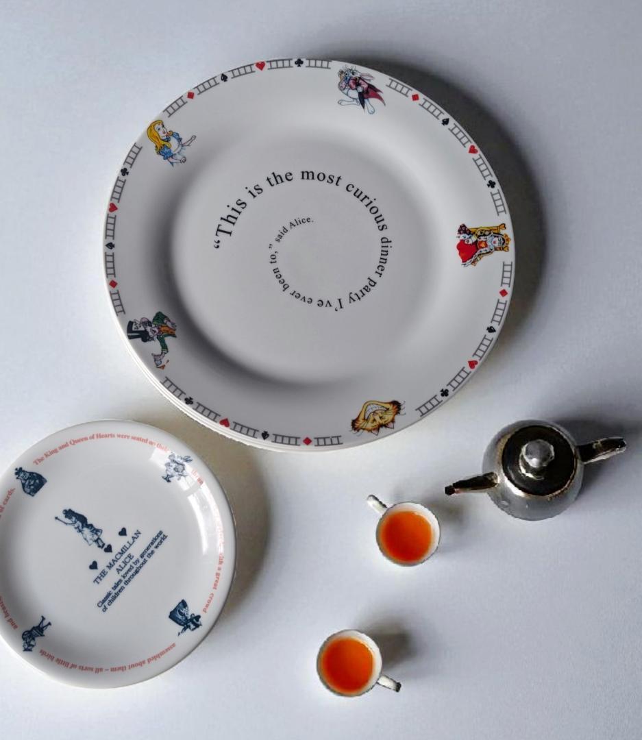 美品・未使用　不思議の国のアリス　大皿　4枚まとめ売り　プレート3枚　デザート皿