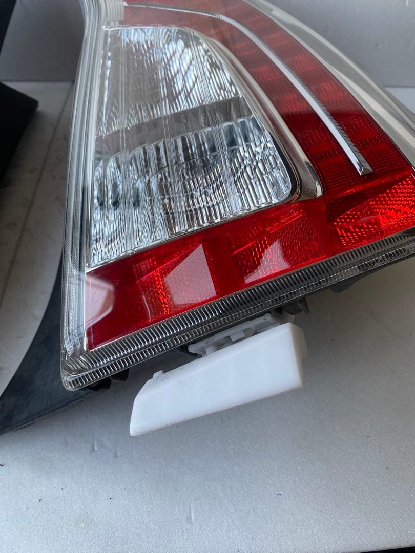 トヨタ プリウス 30系 後期 純正テールランプ 左右セット