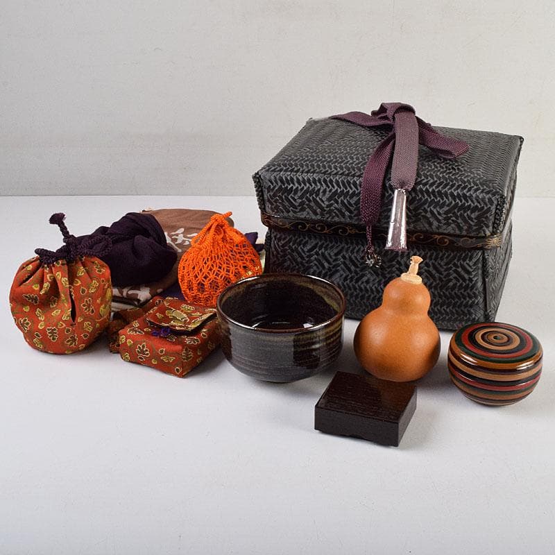 茶道具　御所篭　茶籠　香合　茶碗など　五点　一式　仕覆付　D　R9448