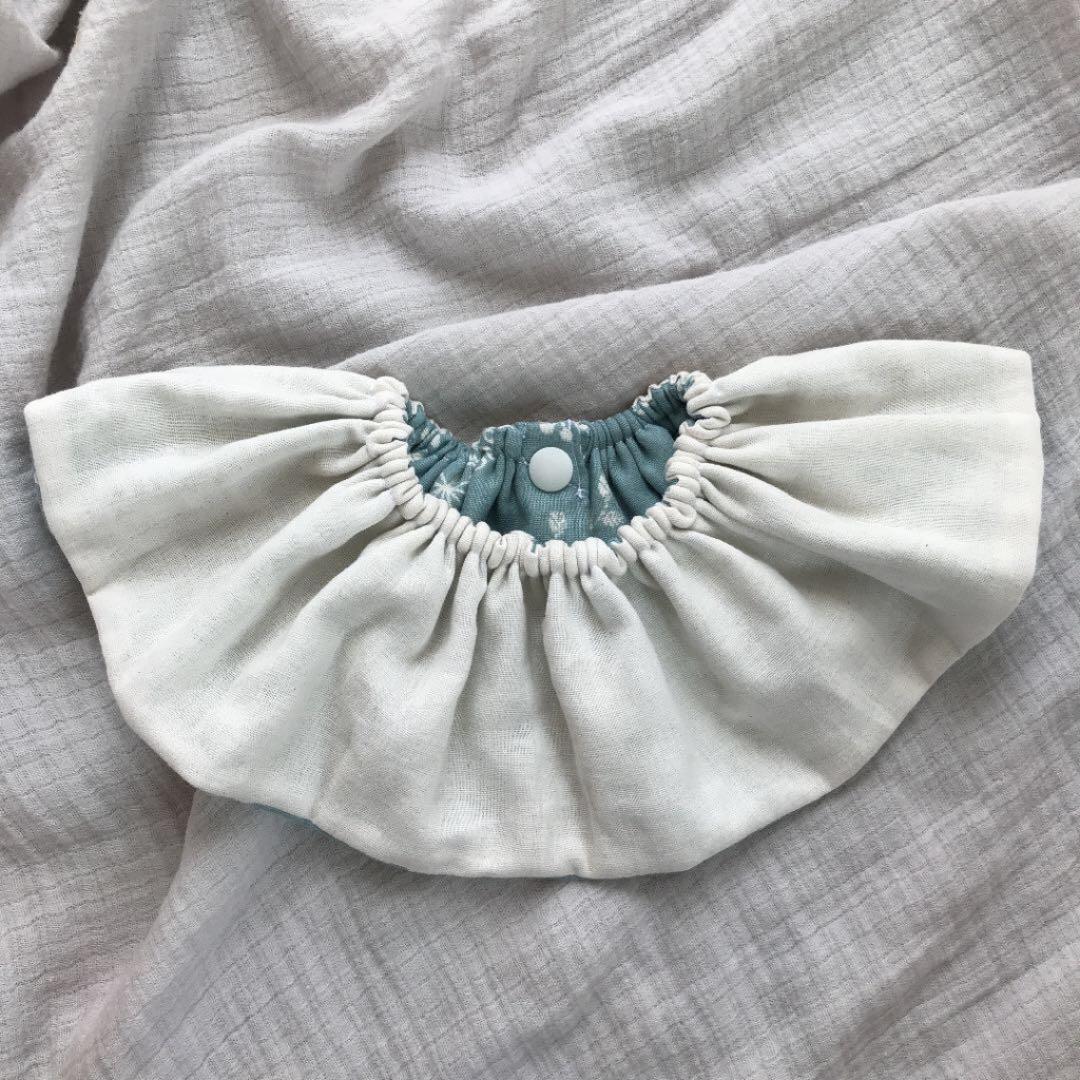 ★ミント刺繍×フレッシュミルク★ ハンドメイド　リバーシブル　スタイ