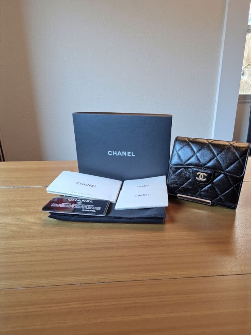 CHANEL　シャネル　マトラッセ　三つ折り財布　ブラック