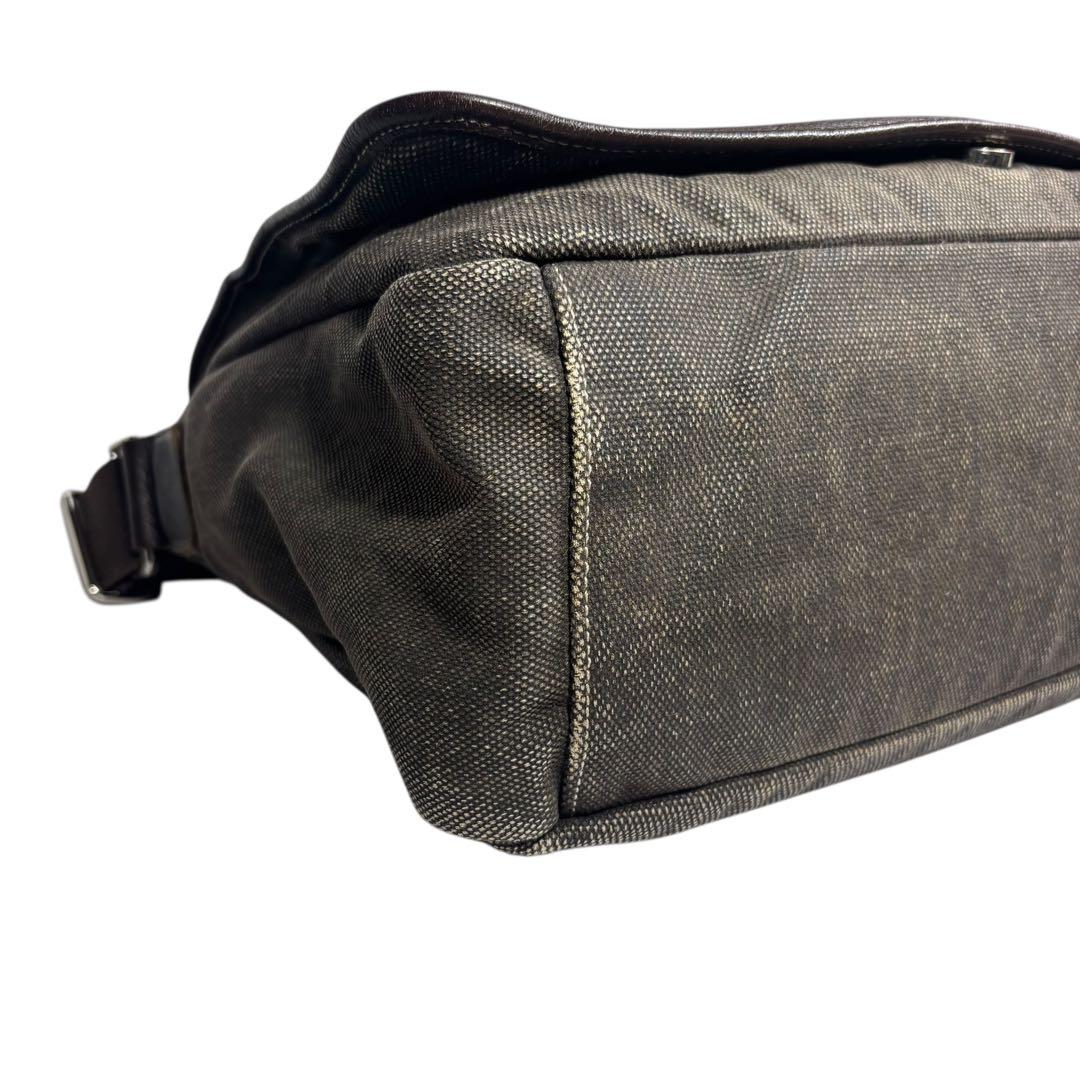 D&G DOLCE&GABBANA メッセンジャーバッグ　A4収納可能　肩掛け