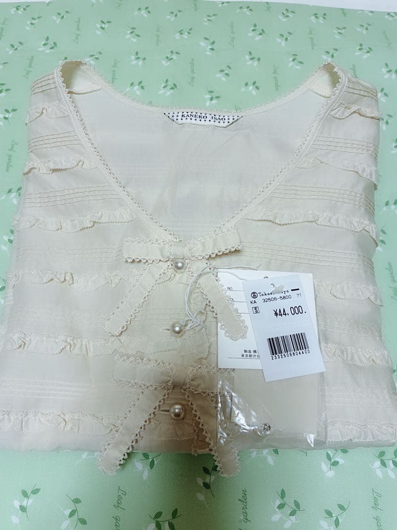 カネコイサオ　長袖　ピコフリルリボンブラウス　生成り　タグ付き