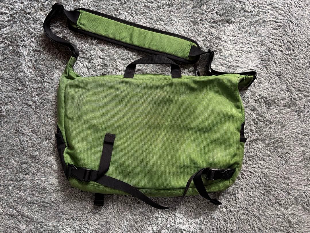 パタゴニア　ハーフマスメッセンジャー　ショルダーバッグ　48271F7 緑