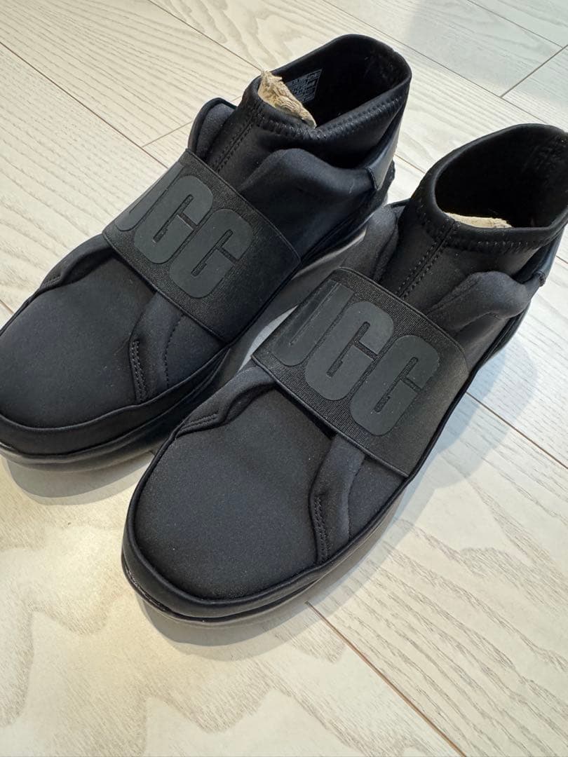 UGG アグ　ブラック スニーカー スリッポン