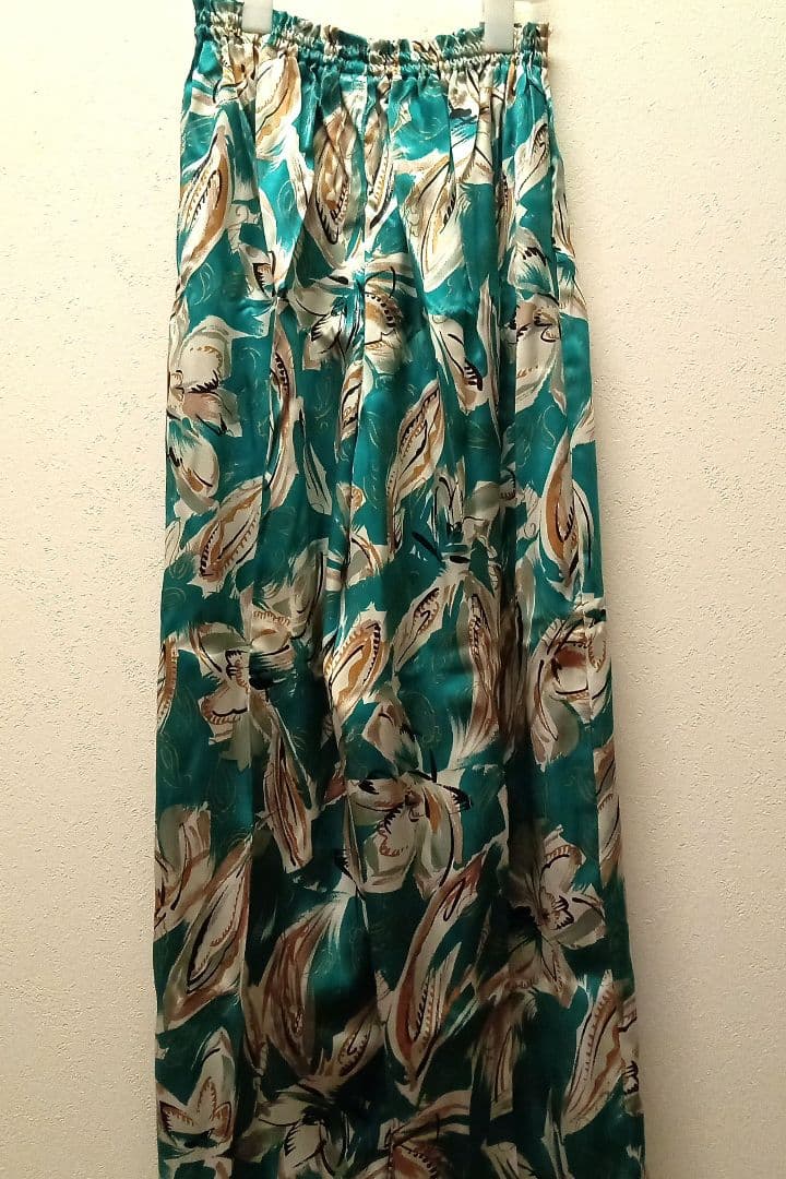 ワコール　シルク100%　パジャマ　Mサイズ　日本製　希少　カラー/柄