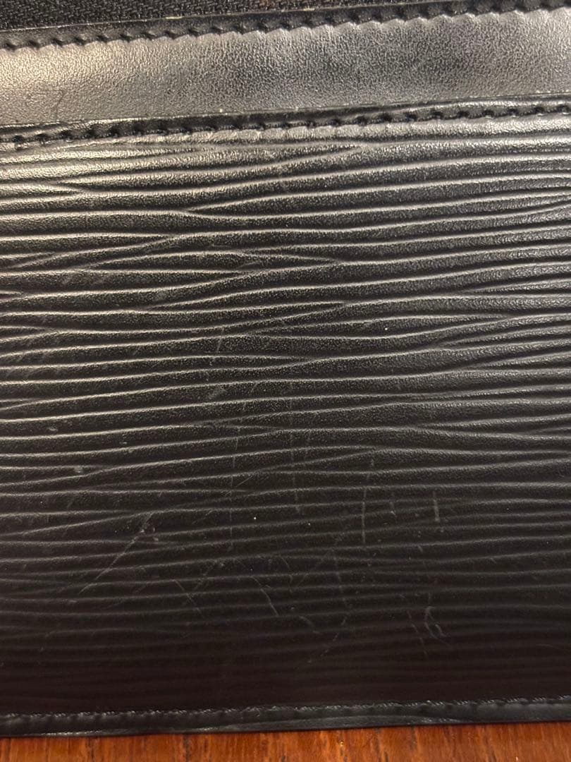 LOUIS VUITTON ポシェットクレNM ケース エピ ブラック