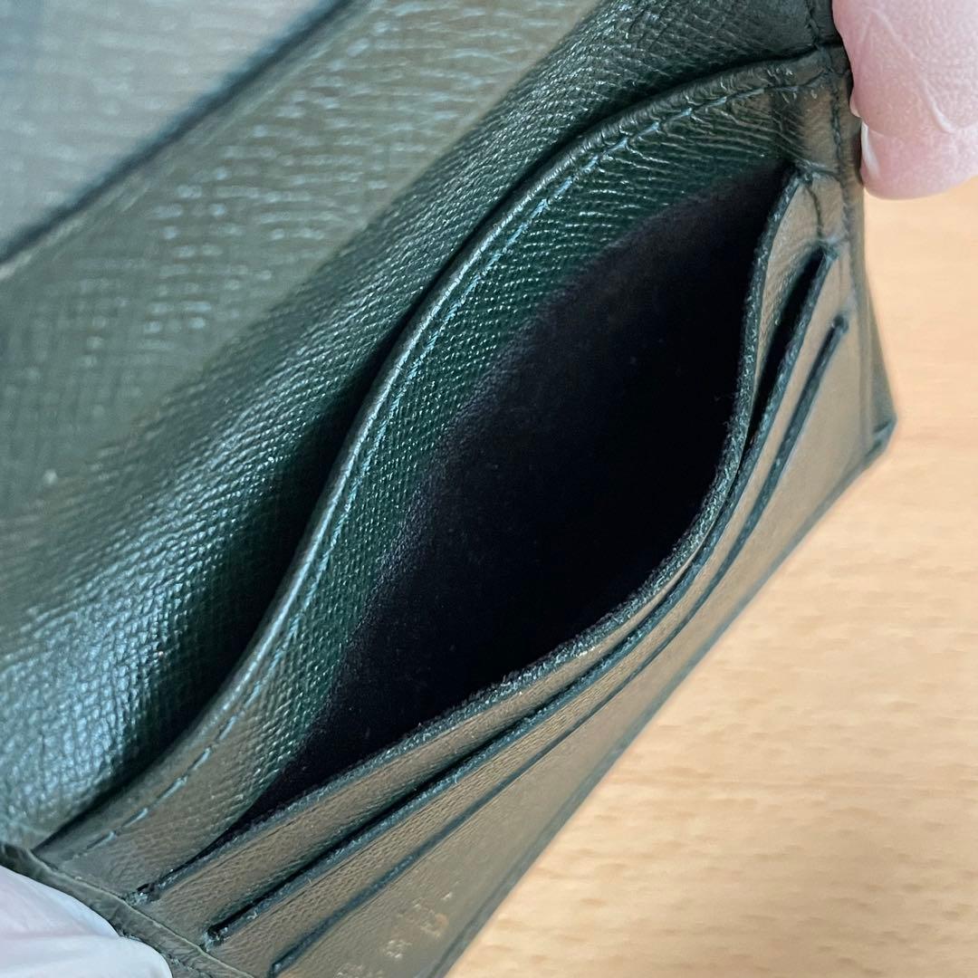 ルイヴィトン　タイガレザー　エピセア　深緑　二つ折り財布　札入れ　グリーン