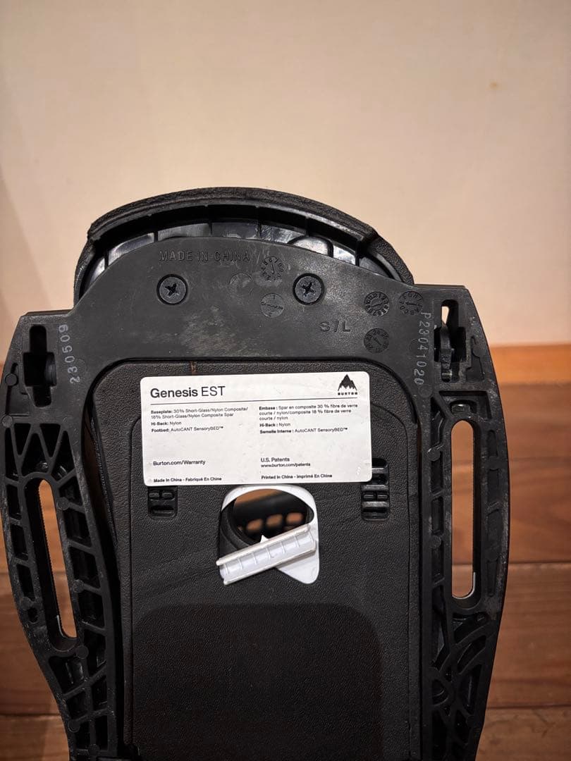 Burton genesis est sサイズ バートン ジェネシス
