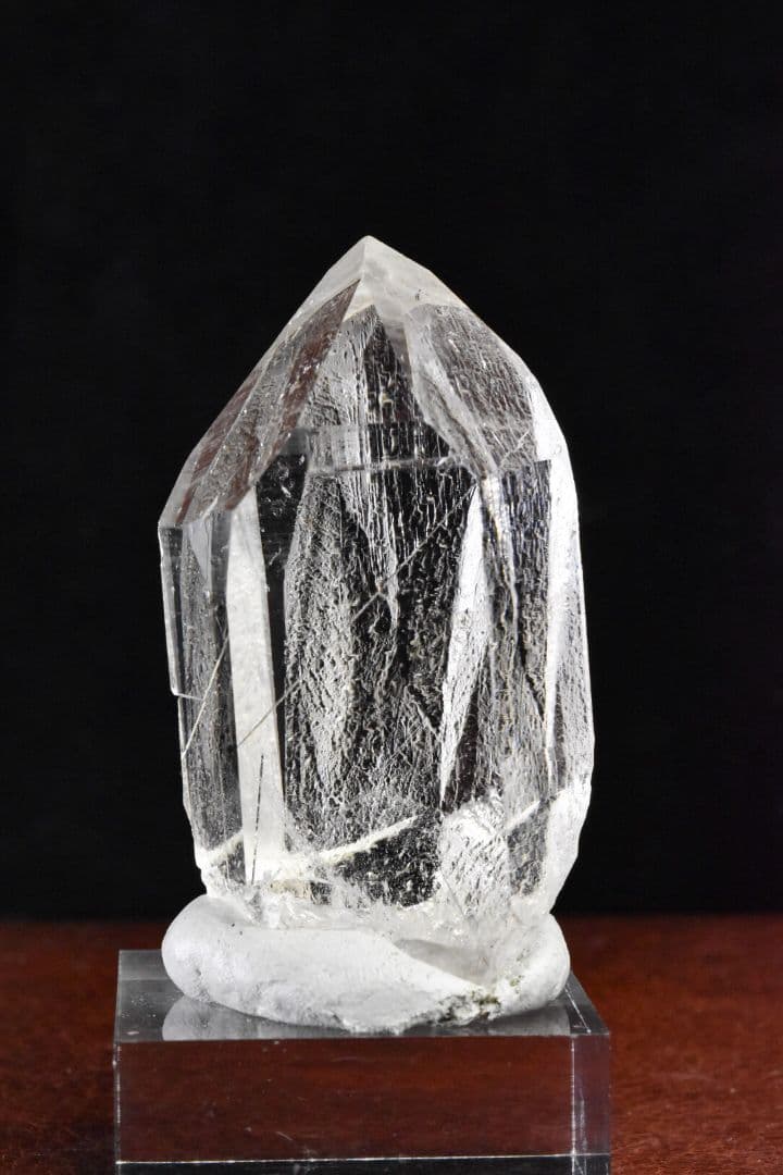 パキスタン スカルドゥ産 クリアクォーツ チューブインクルージョン