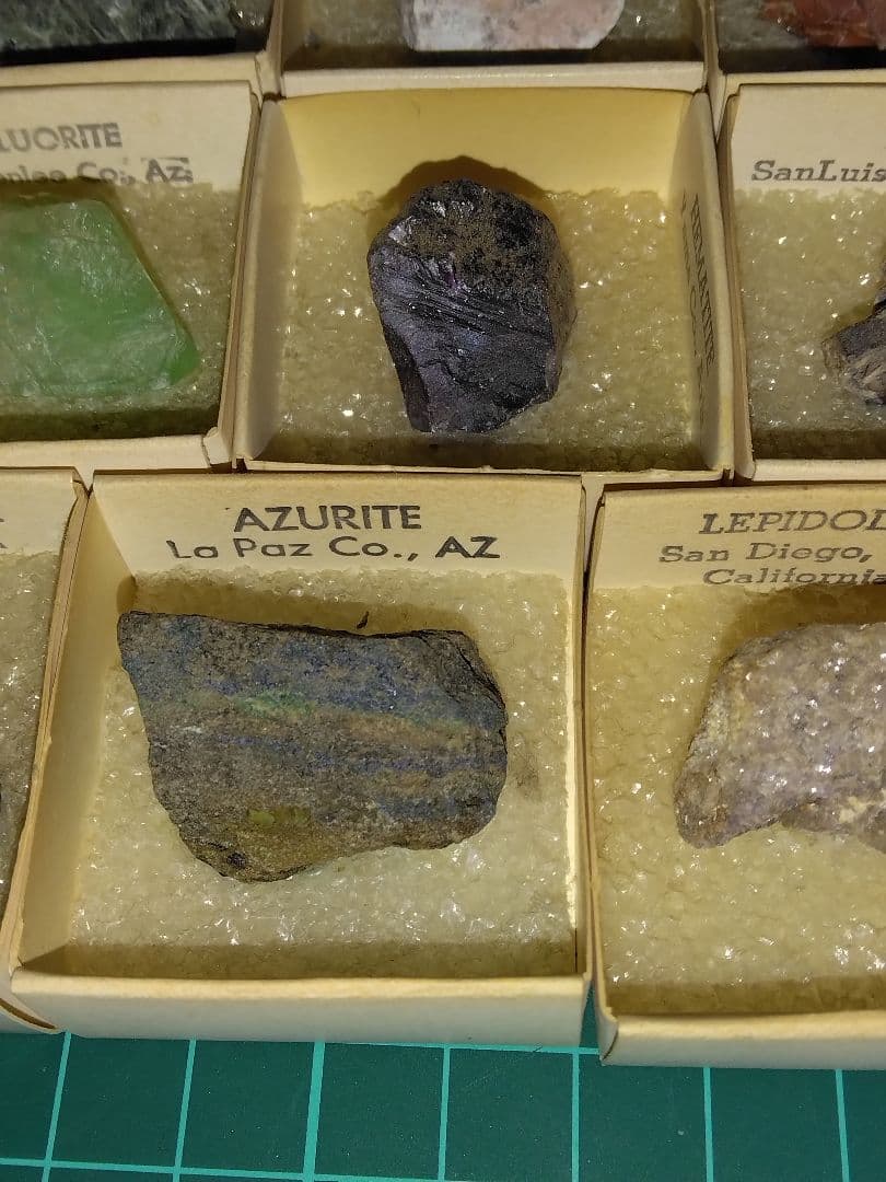 世界の鉱物標本セット　鉱物　鉱石　宝石　天然石　石　28点