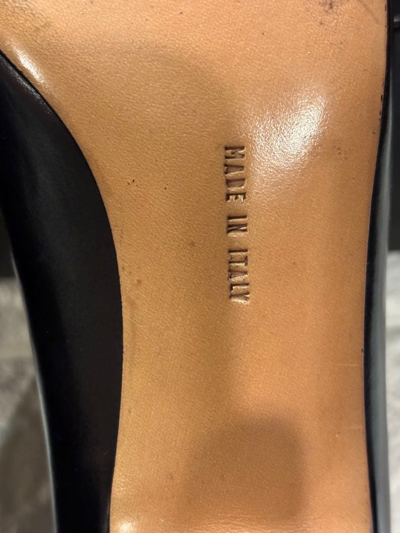 #サルバトーレフェラガモレザー ブラック パンプス 金具付きリボン#23cm