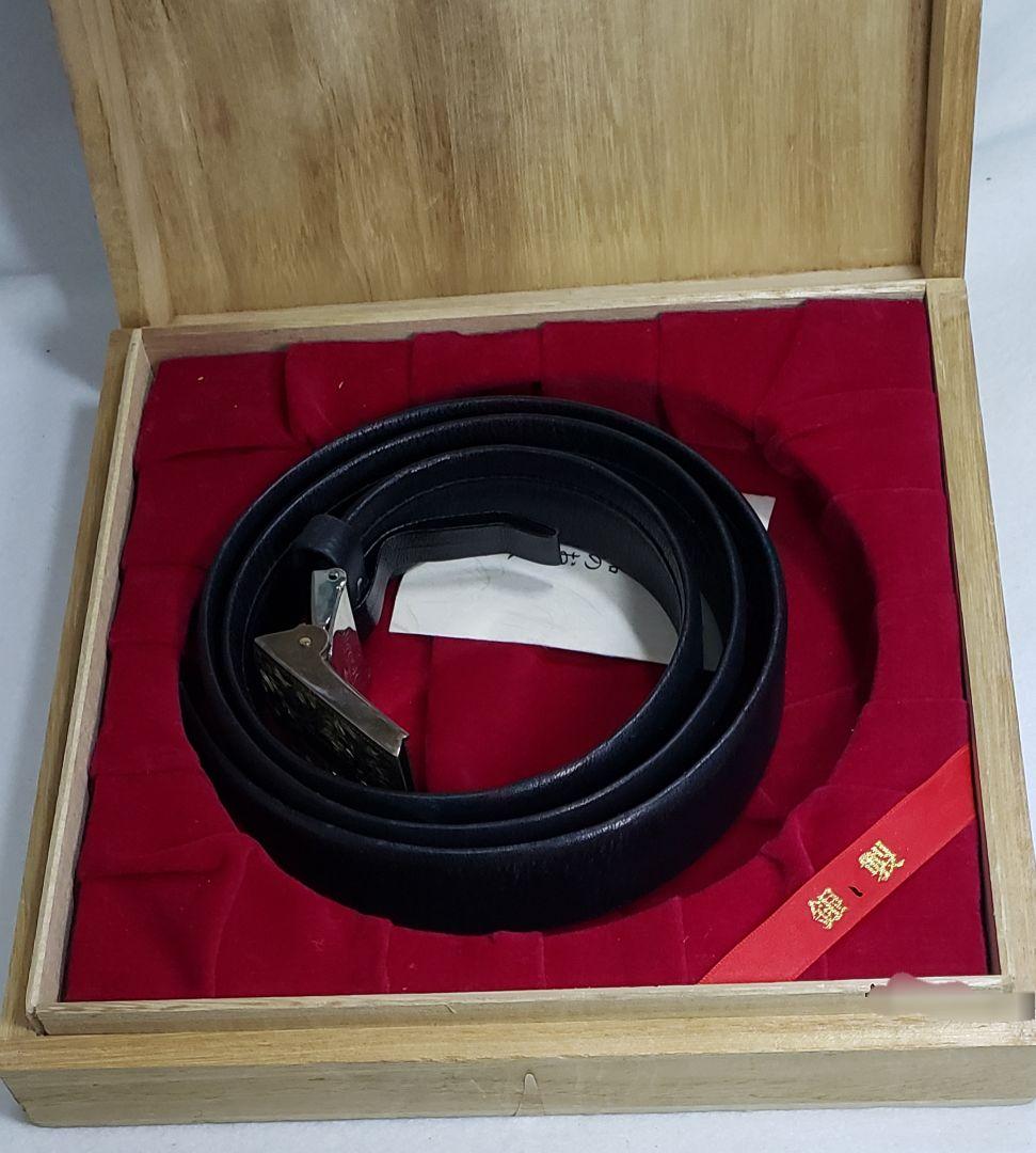 手彫り 牛革ベルト付きバックル 銀製 木箱入り