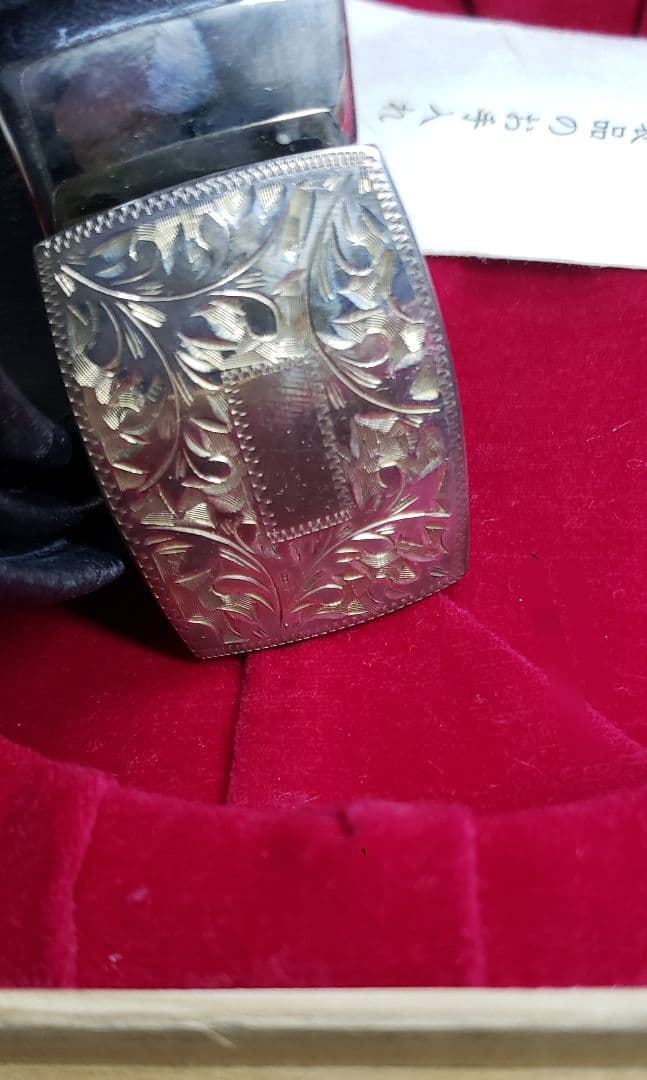 手彫り 牛革ベルト付きバックル 銀製 木箱入り
