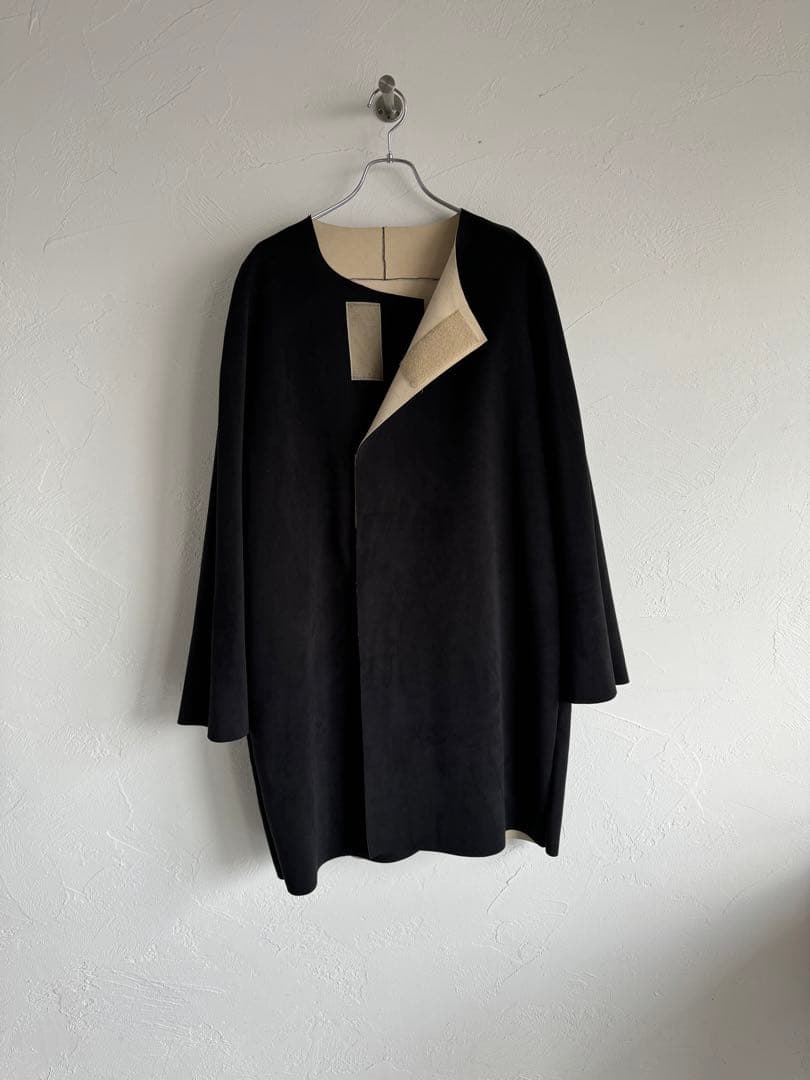 class クラス　ウルトラスエードノーカラーコート