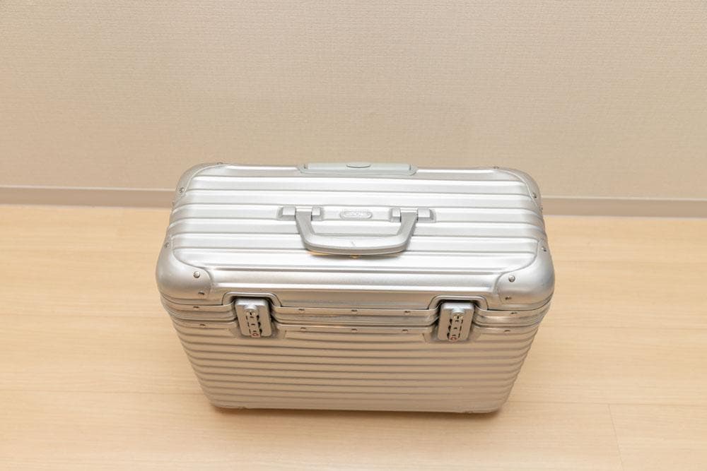 リモワ　パイロット　トロリー2輪 29L機内持込できます カナダ製