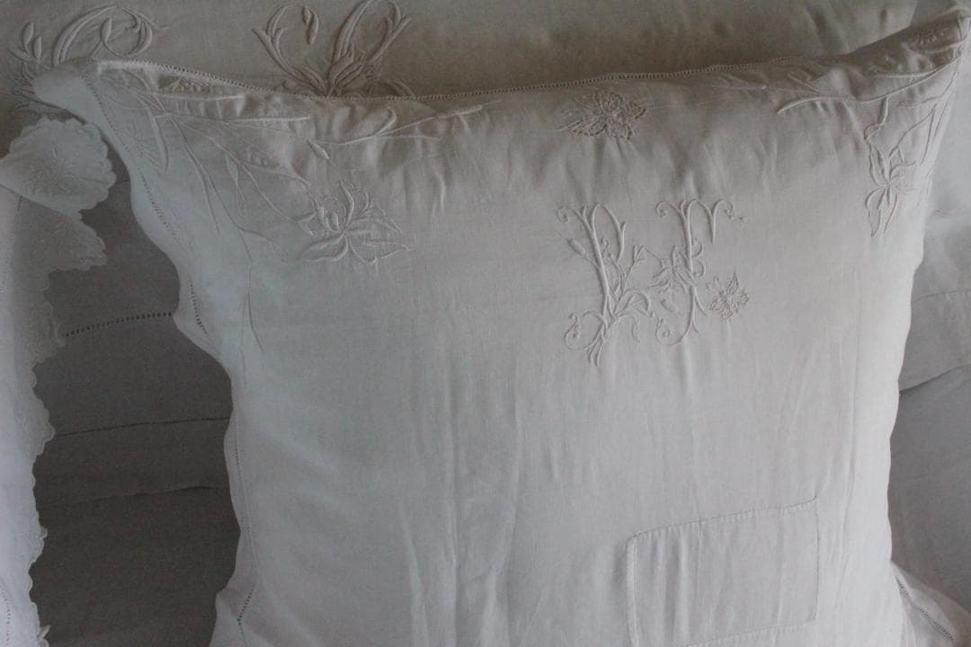 フランスアンティーククッションカバー France Antique \"P・F\"蝶