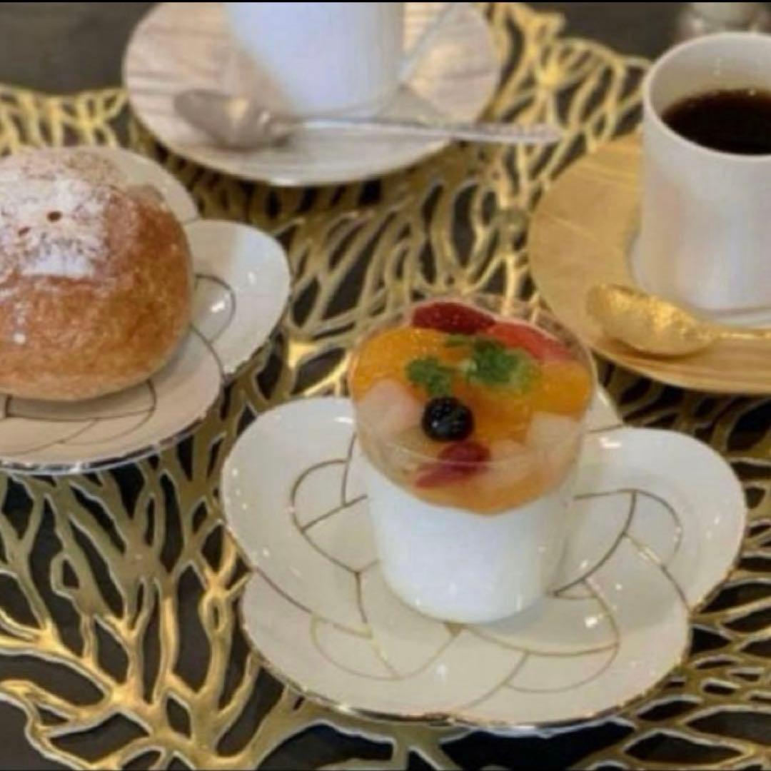 【新品】【大人気】有田焼田清窯　太白金線梅結び銘々皿　縁起物