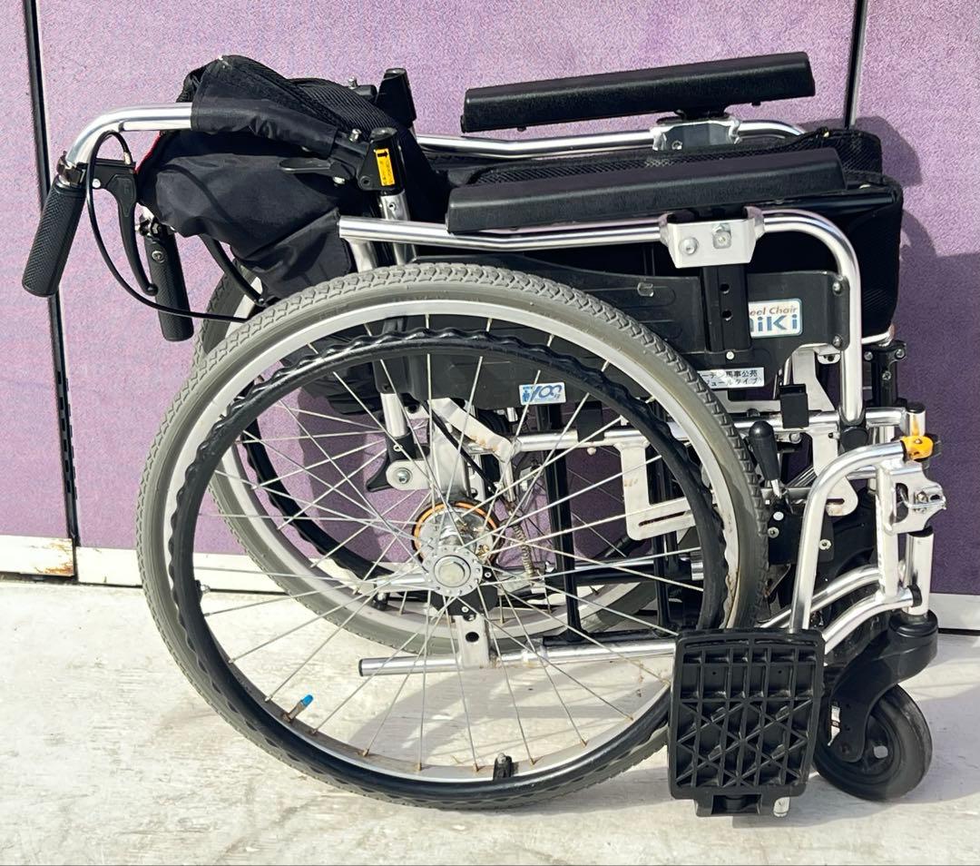 自走用車椅子 アルミ製 黒赤ストライプ, アルミ合金製のミキ標準車椅子