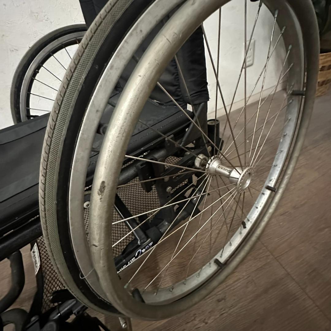 メディカル　折りたたみ式 QUICKIE　車いす　　自走兼介護