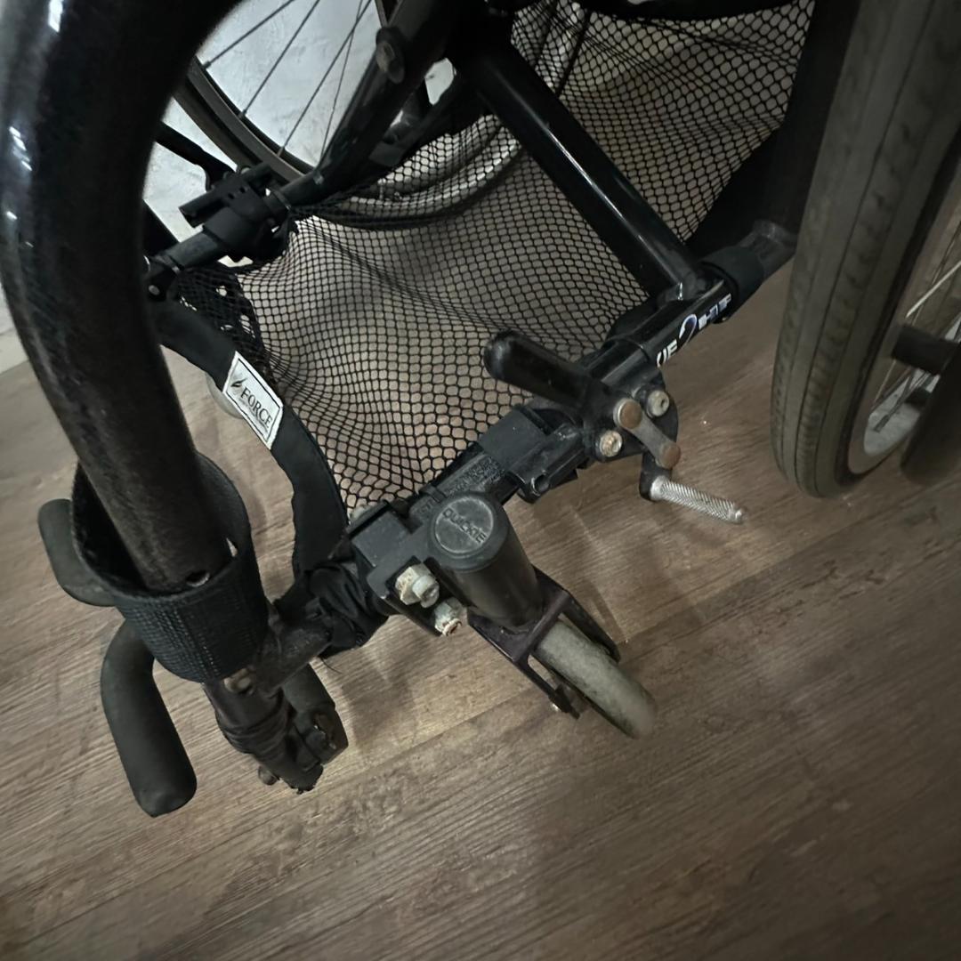 メディカル　折りたたみ式 QUICKIE　車いす　　自走兼介護