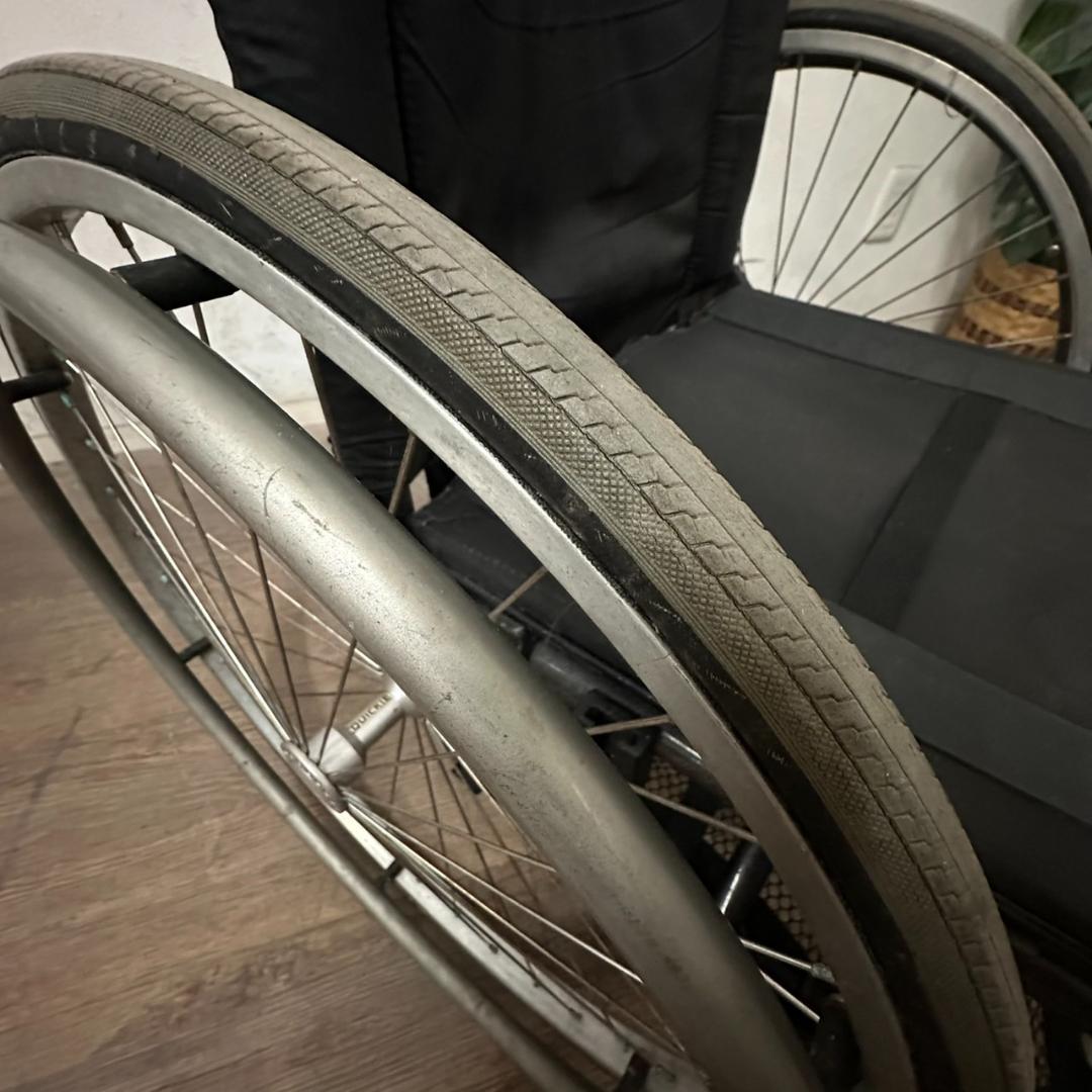 メディカル　折りたたみ式 QUICKIE　車いす　　自走兼介護