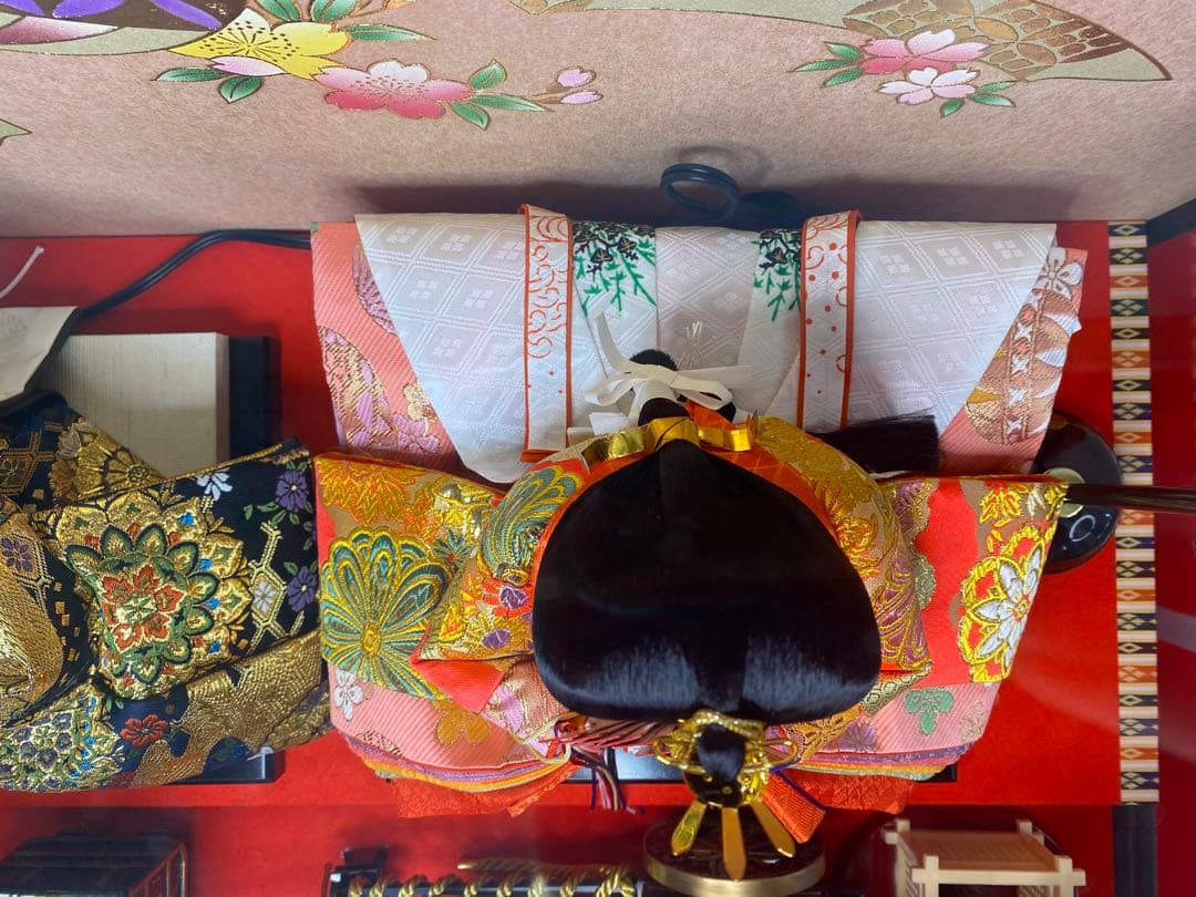 雛人形オルゴール付ガラスケース入り親王飾り・間口約７２×奥行約４０×高さ約４４㎝