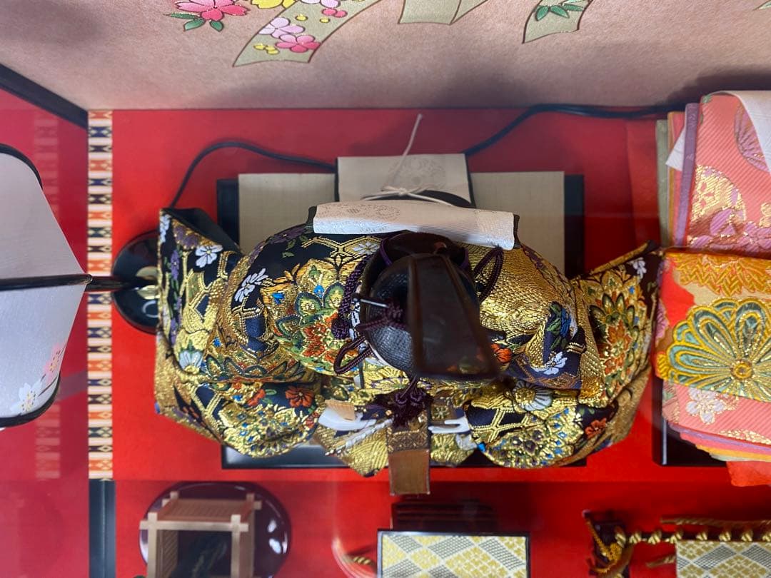 雛人形オルゴール付ガラスケース入り親王飾り・間口約７２×奥行約４０×高さ約４４㎝