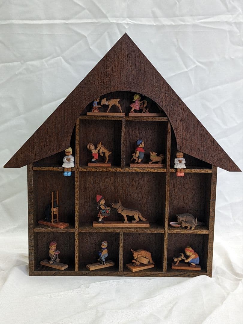 ドイツ【Emi Helbig】エミーヘルビッヒ　木彫りのミニチュア　木の家セット