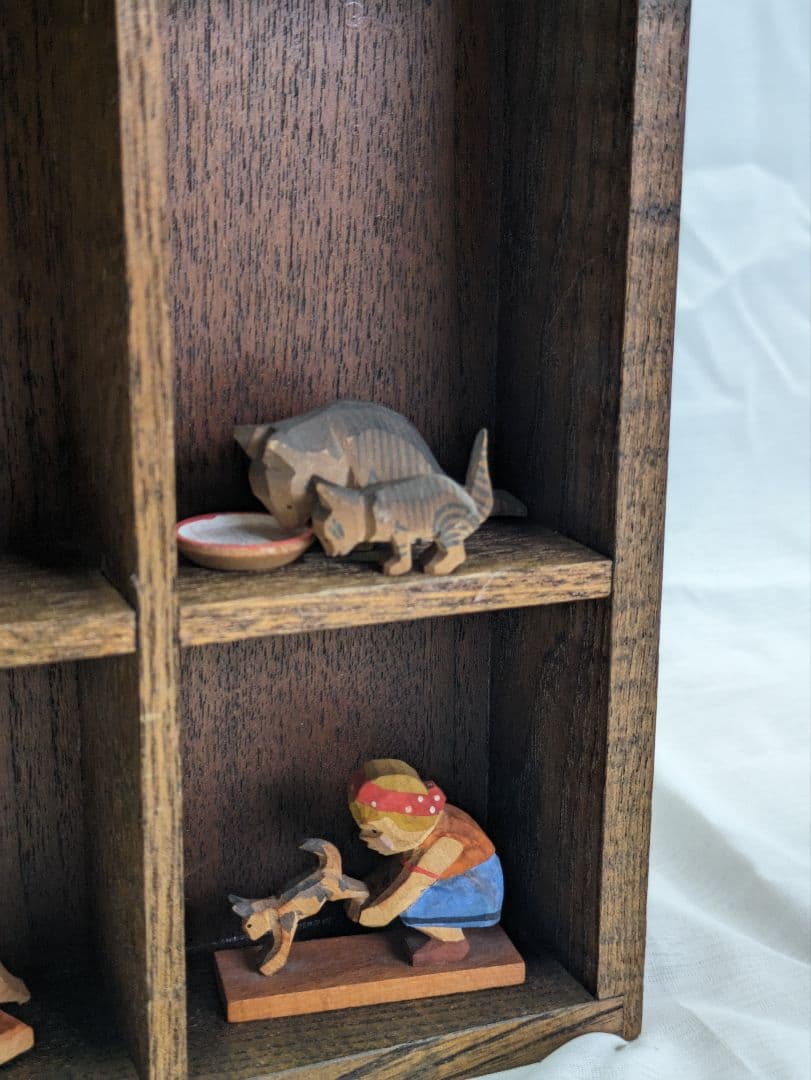 ドイツ【Emi Helbig】エミーヘルビッヒ　木彫りのミニチュア　木の家セット