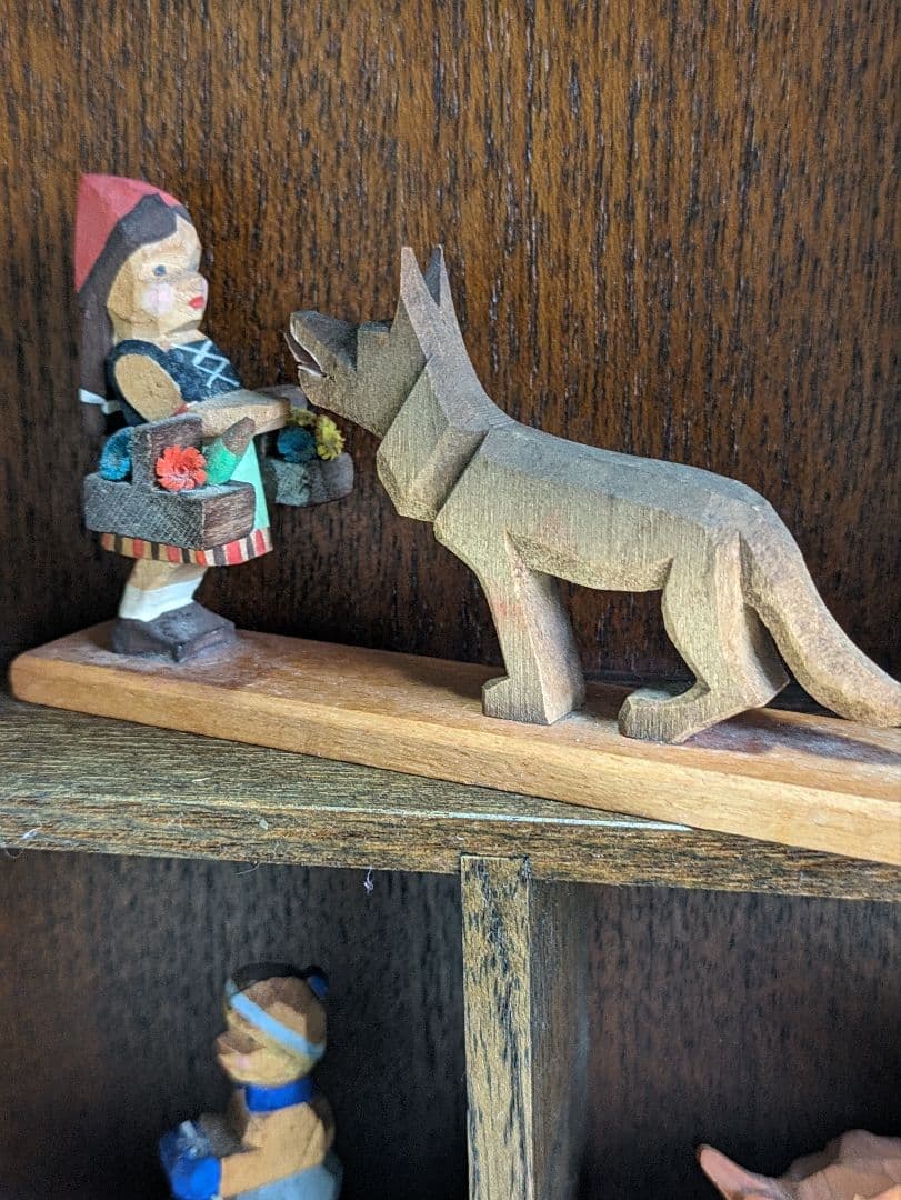 ドイツ【Emi Helbig】エミーヘルビッヒ　木彫りのミニチュア　木の家セット