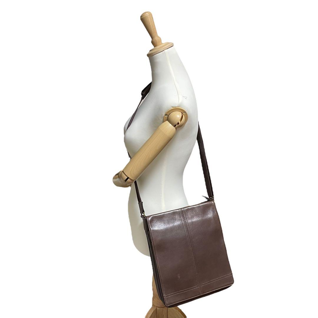 美品 ランバン ショルダーバッグ サントル メッセンジャー オールレザー 茶