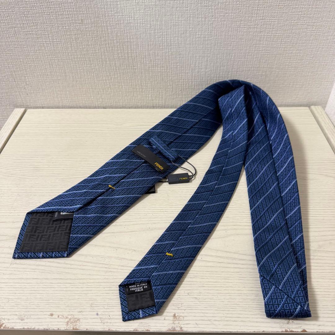 【新品タグ付き】FENDI フェンディ ネクタイ　ブルー　青　ズッカ