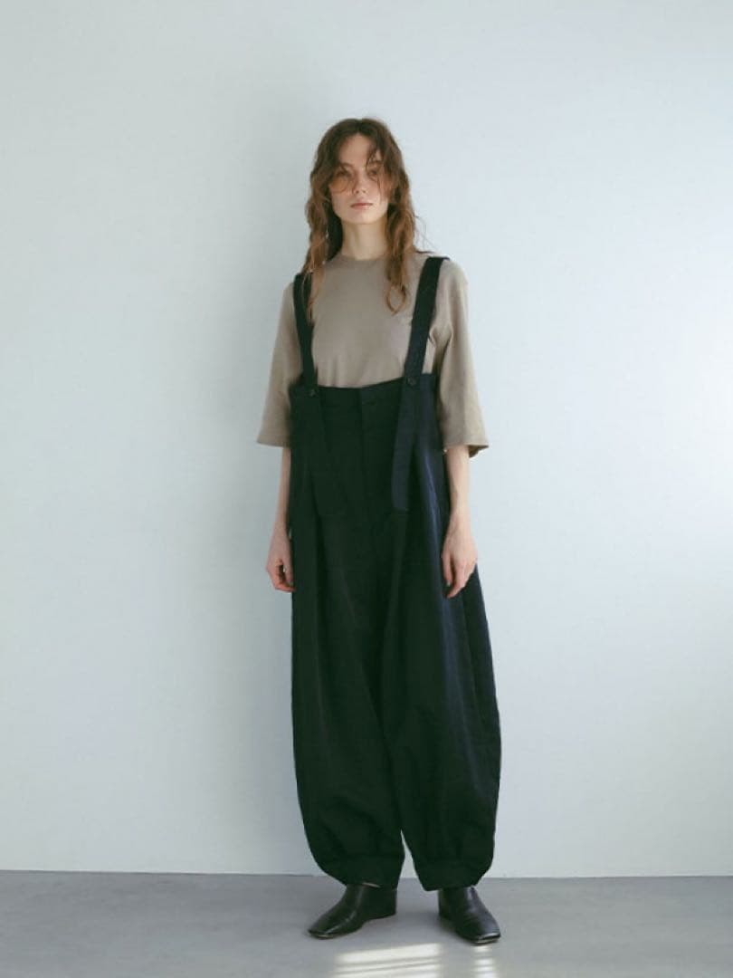 etre tokyoサスペンダーヘムタックカーブパンツ