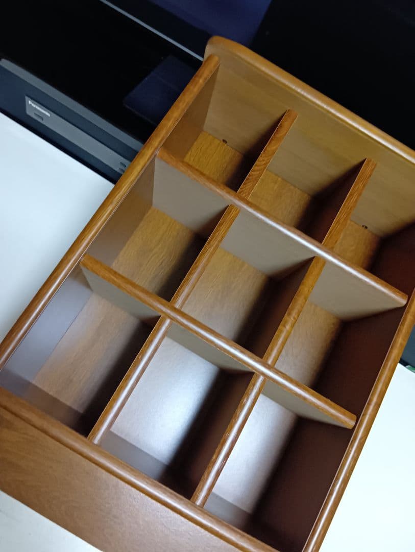 フレンチ　クラシック　透かし彫り　デザイン　ウッド　サイド　ラック